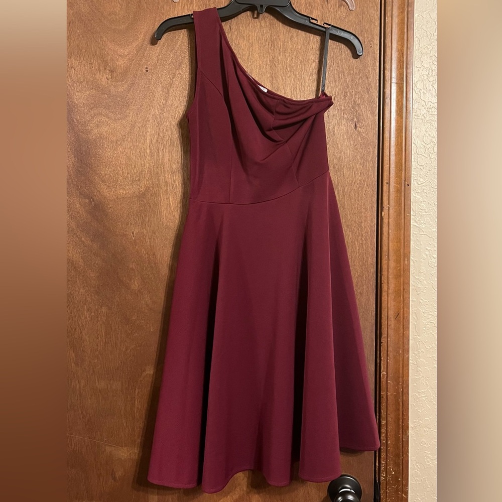 Chic Strapless Burgundy Dress